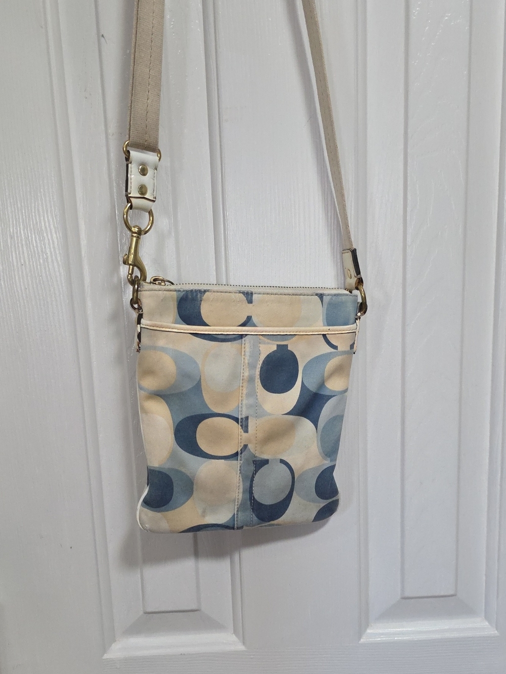 Coach Vintage Blue and Cream Signature Oval Crossbody Fair Condition